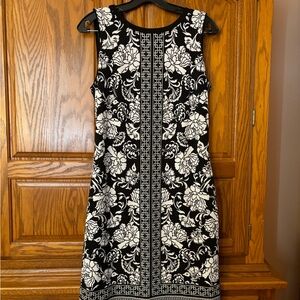 White House Black Market Reversible Sheath Medium EUC